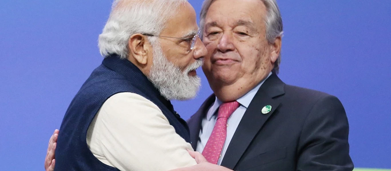COP26: Ο Ινδός πρωθυπουργός... αγκάλιαζε όποιον έβρισκε μπροστά του - Σε αμηχανία ο Αντόνιο Γκουτέρες (φωτο)